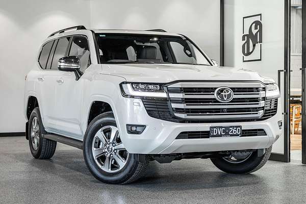 2025 Toyota Landcruiser Sahara FJA300R