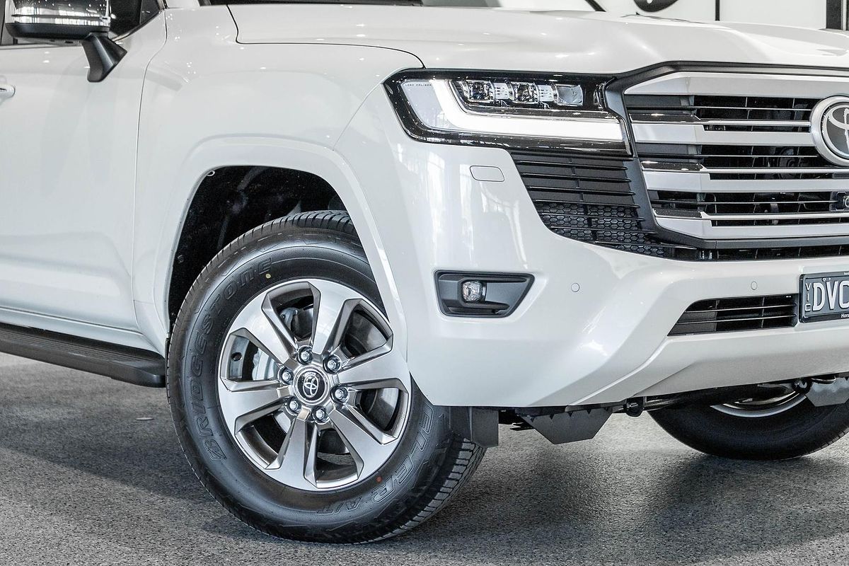 2025 Toyota Landcruiser Sahara FJA300R