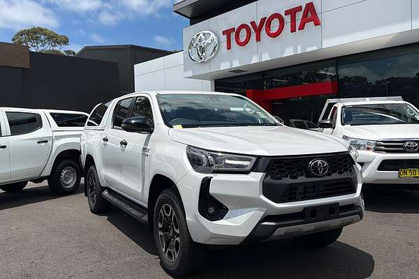 2025 Toyota Hilux SR5 48V GUN227R 4X4