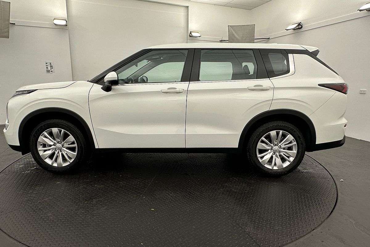 2025 Mitsubishi Outlander ES ZM