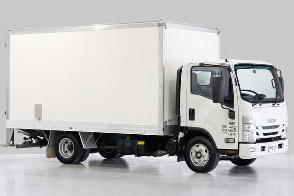 2022 Isuzu N Series NNR 45-150 Vanpack MWB