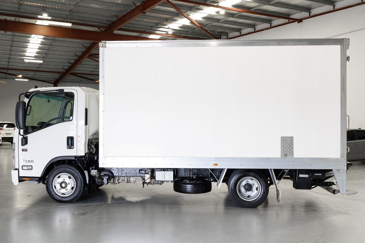 2022 Isuzu N Series NNR 45-150 Vanpack MWB