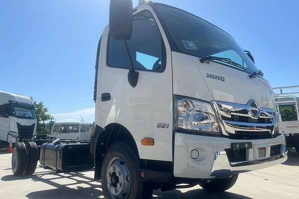 2025 Hino 300 921 921 4x2
