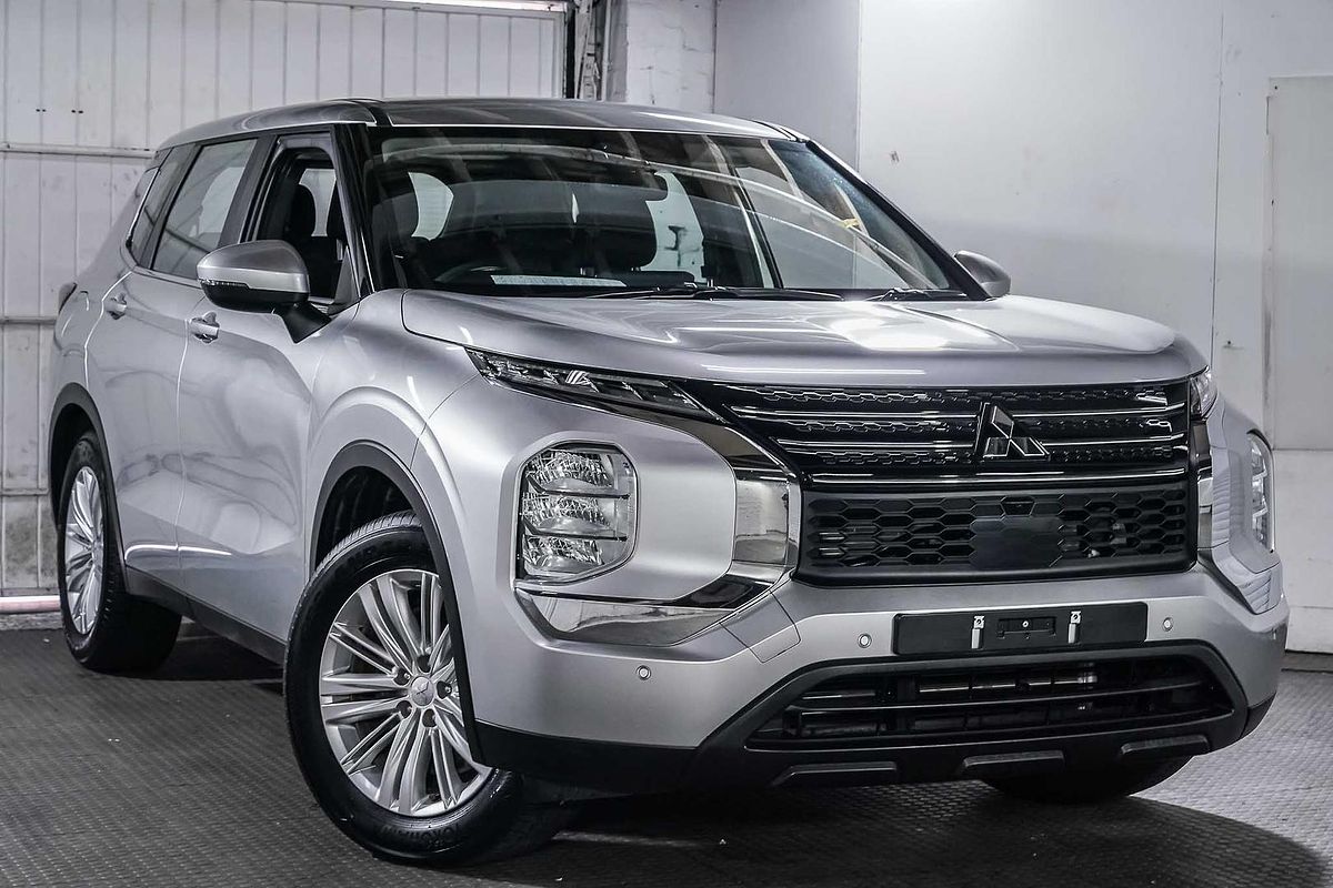 2023 Mitsubishi Outlander ES ZM