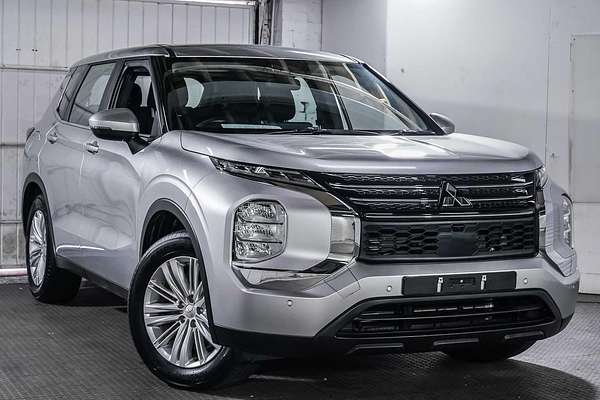 2023 Mitsubishi Outlander ES ZM