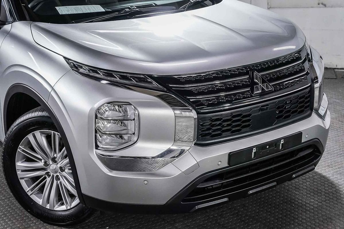 2023 Mitsubishi Outlander ES ZM