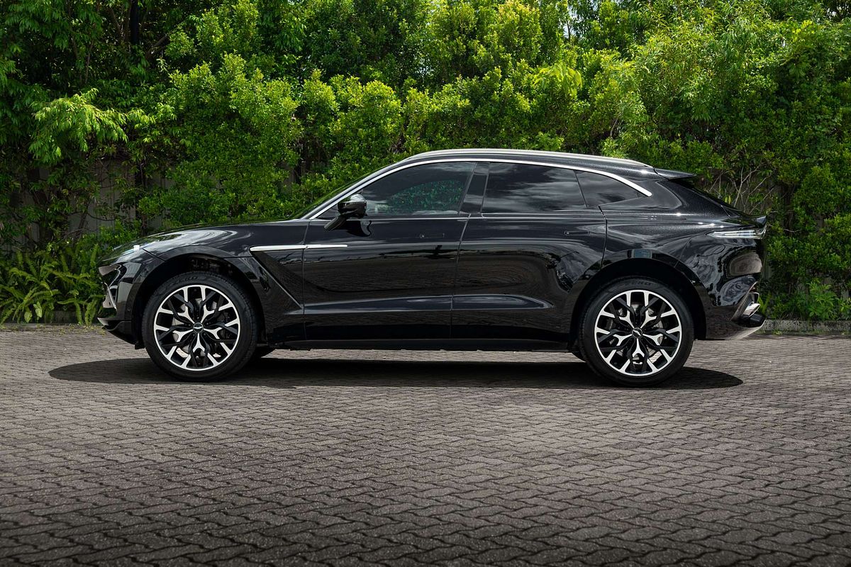 2020 Aston Martin DBX