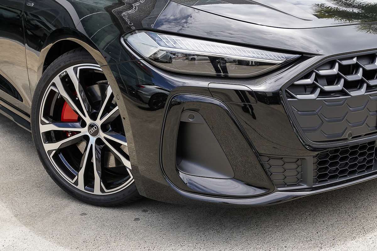 2025 Audi A5 e-hybrid S-Line B10