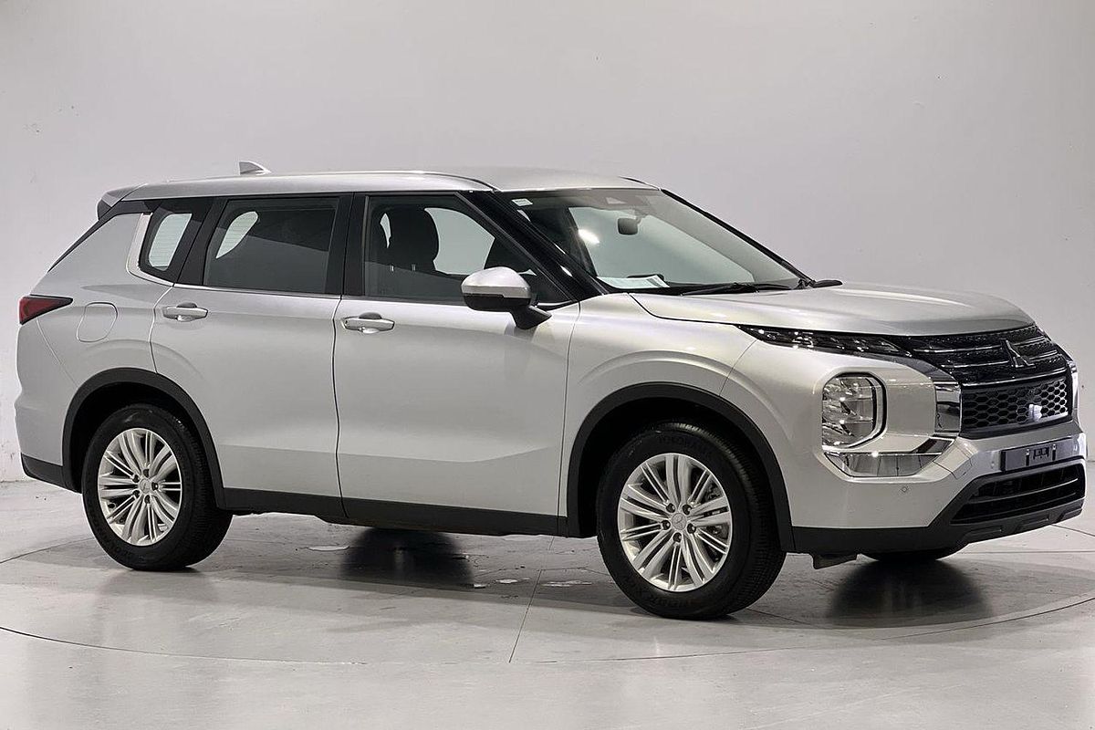 2023 Mitsubishi Outlander ES ZM