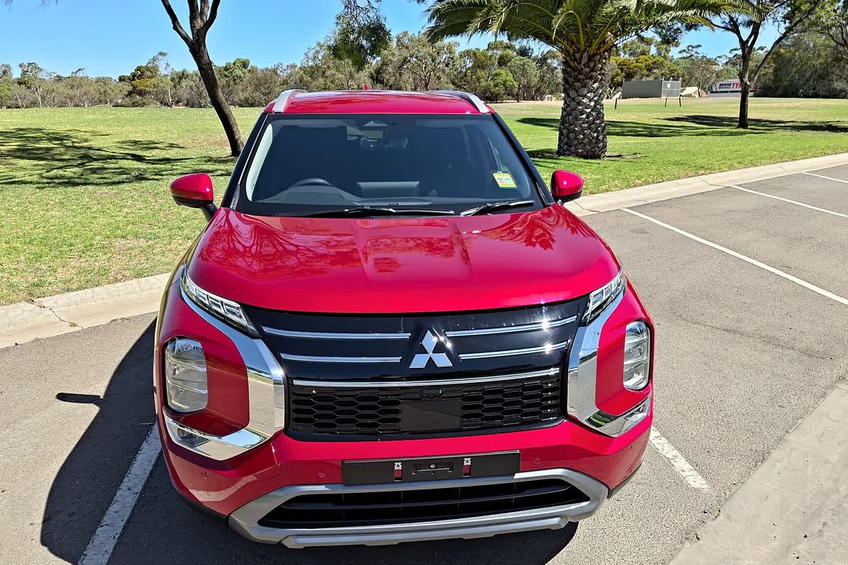 2025 Mitsubishi Outlander LS ZM