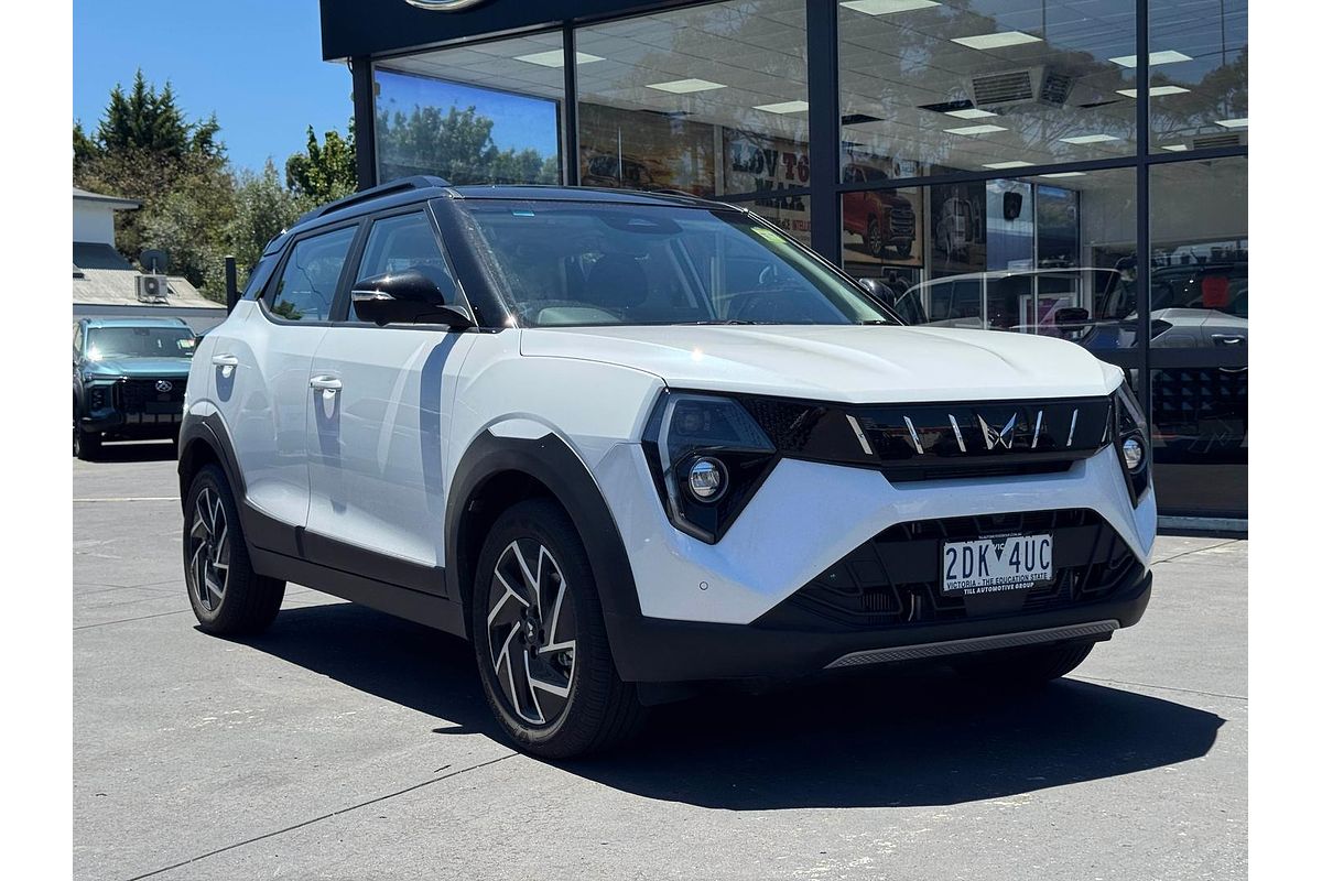 2025 Mahindra XUV3XO AX7L