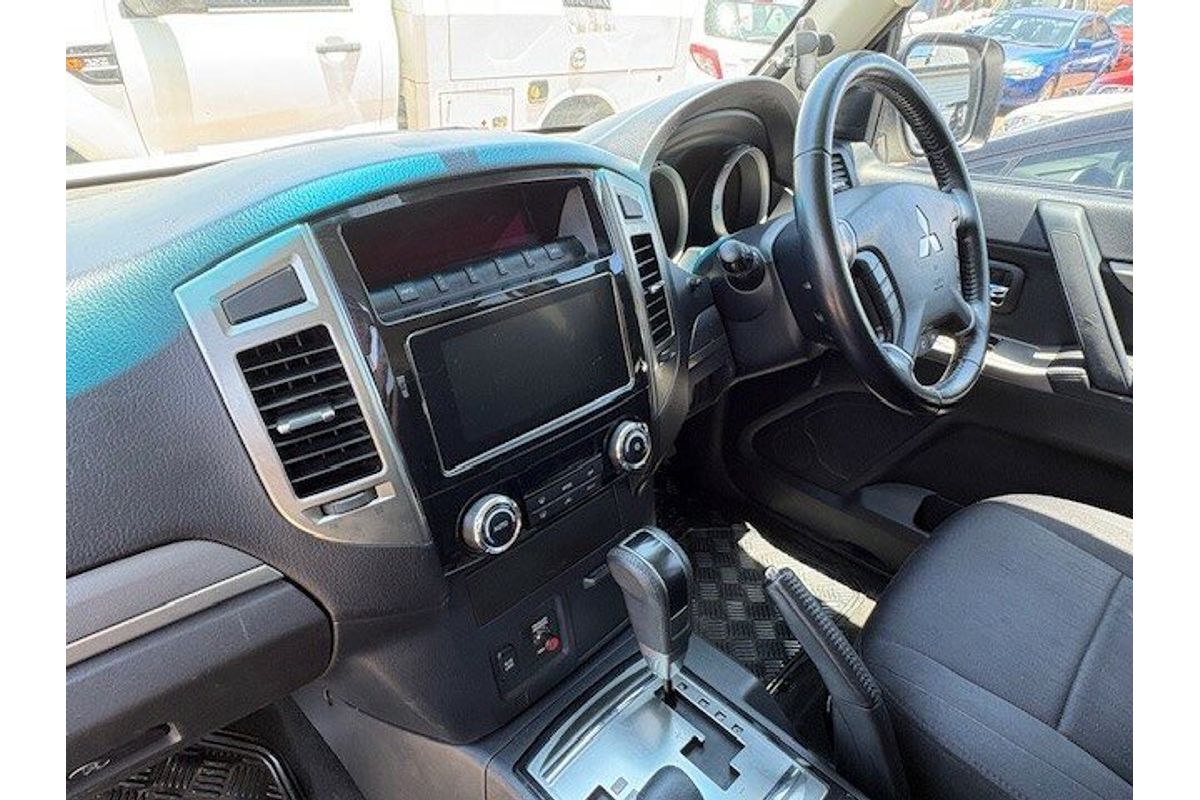 2017 Mitsubishi Pajero GLX NX