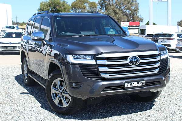 2023 Toyota Landcruiser Sahara FJA300R