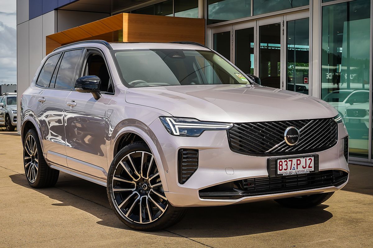 2025 Volvo XC90 Ultra T8 Plug-In Hybrid Dark