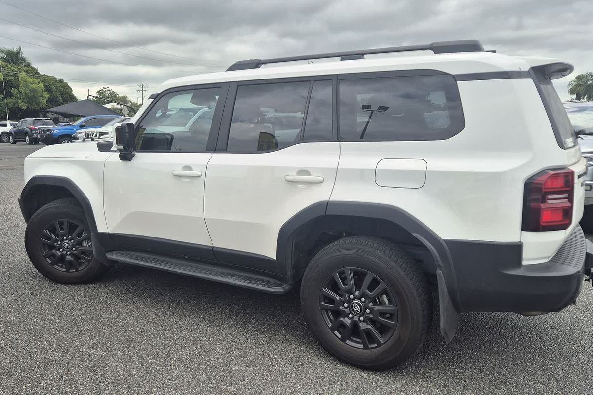 2024 Toyota Landcruiser GXL FJA300R