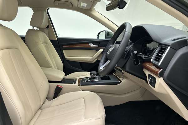 2024 Audi Q5 35 TDI FY thumb-12