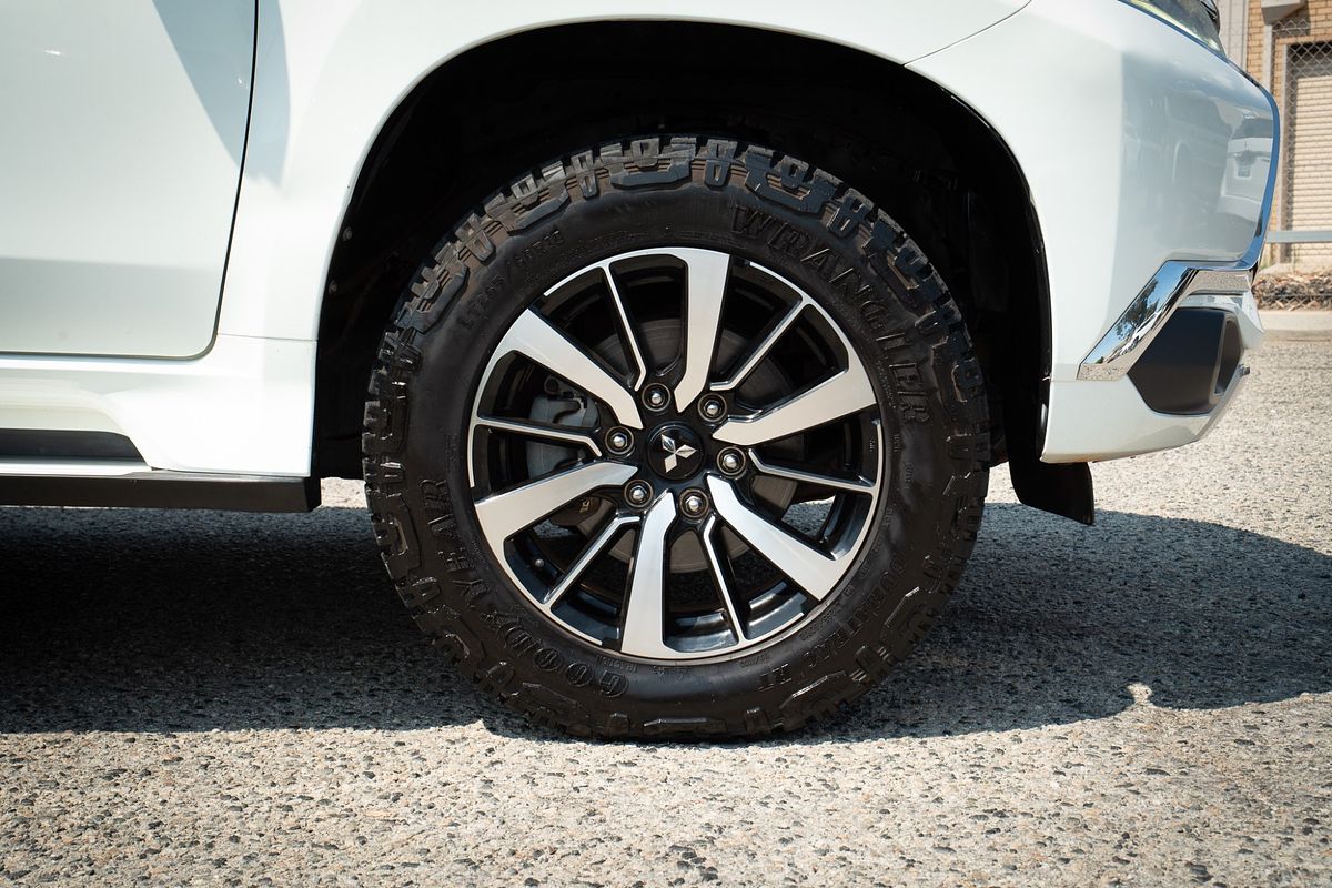 2017 Mitsubishi Pajero Sport GLS QE