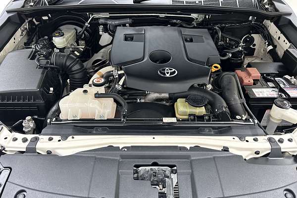 2021 Toyota Hilux SR GUN126R 4X4 thumb-9