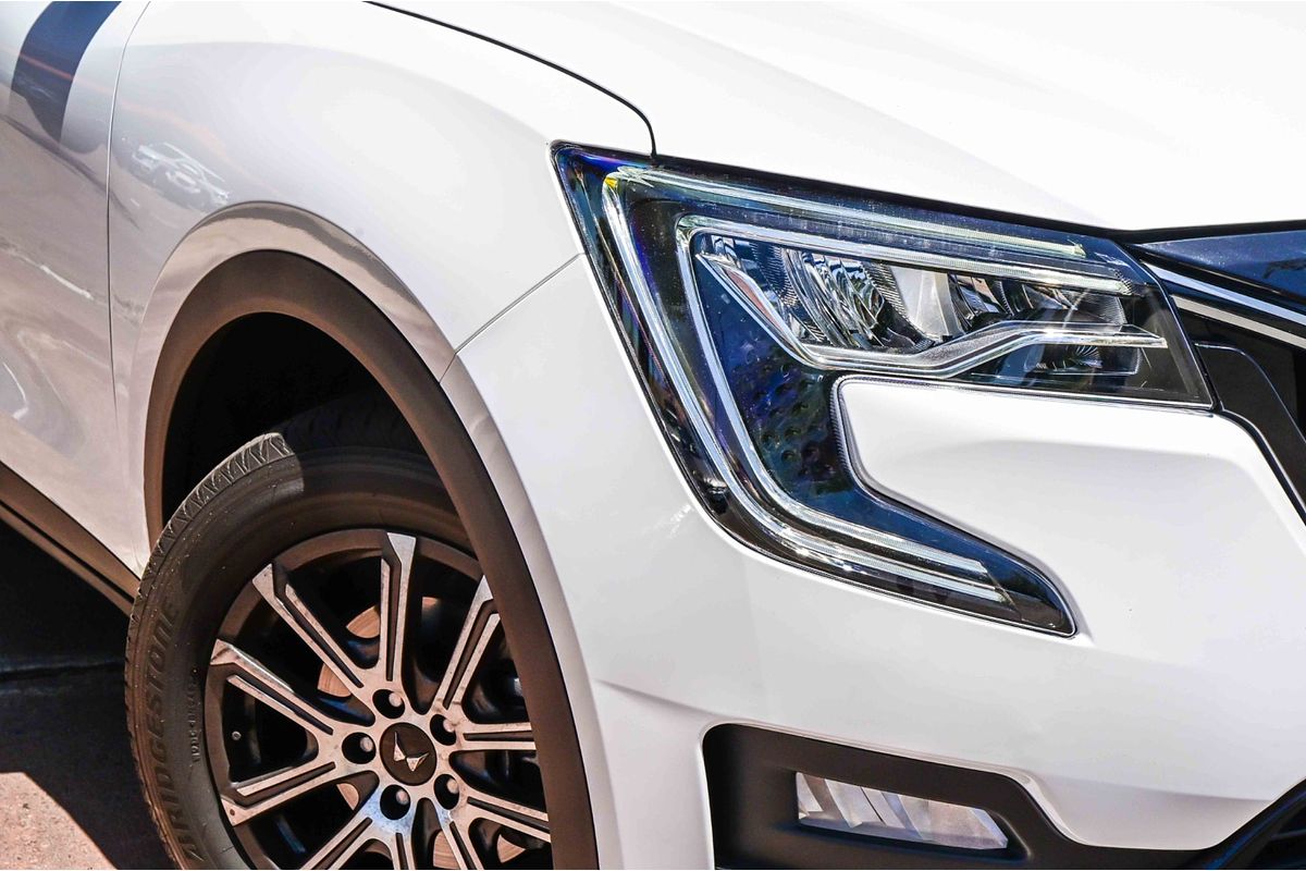 2025 Mahindra XUV700 AX7L