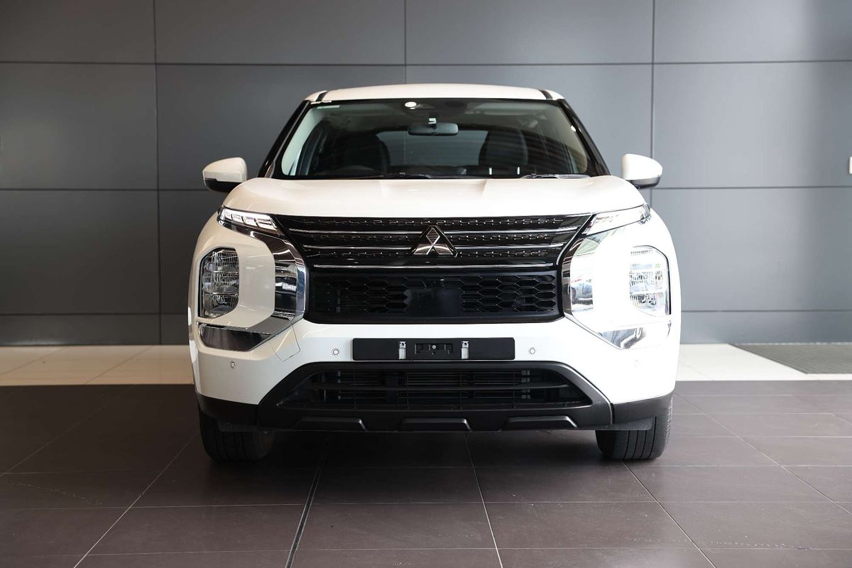 2022 Mitsubishi Outlander ES ZM