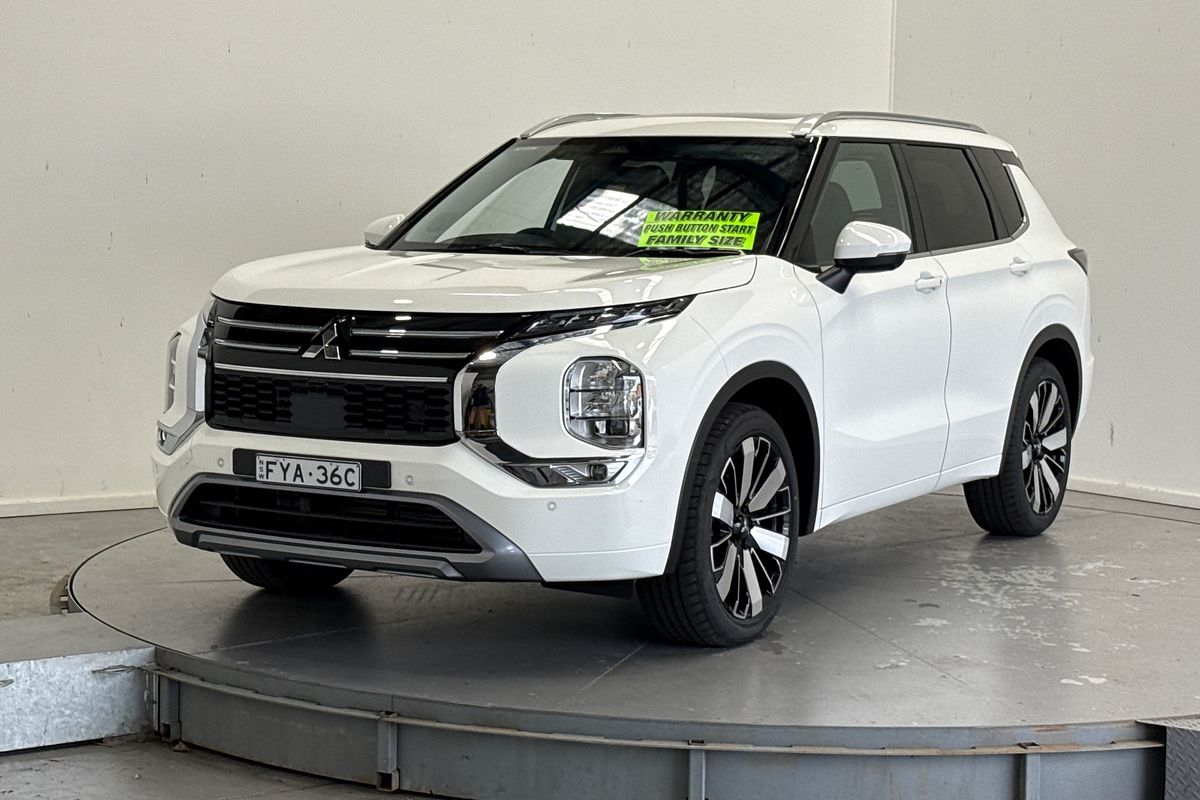 2025 Mitsubishi Outlander Exceed ZM