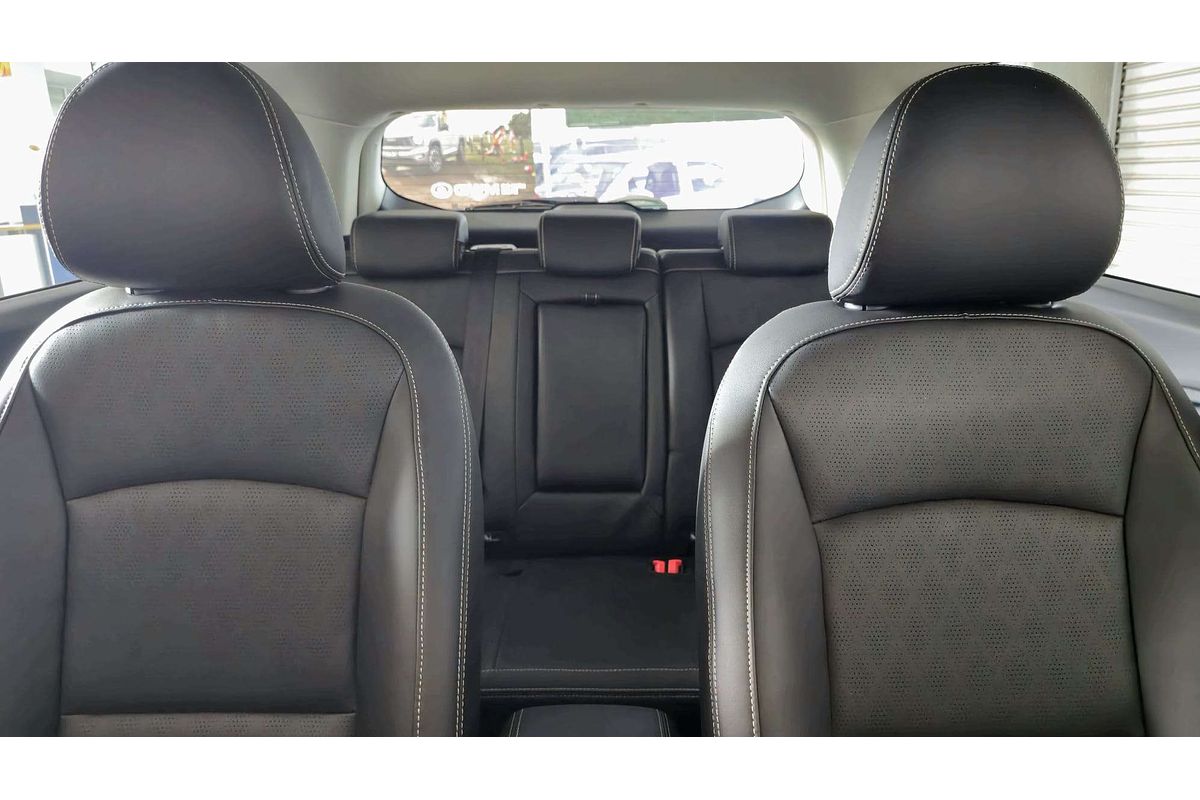 XUV 3X0 AX7L PM AT EXP ZY