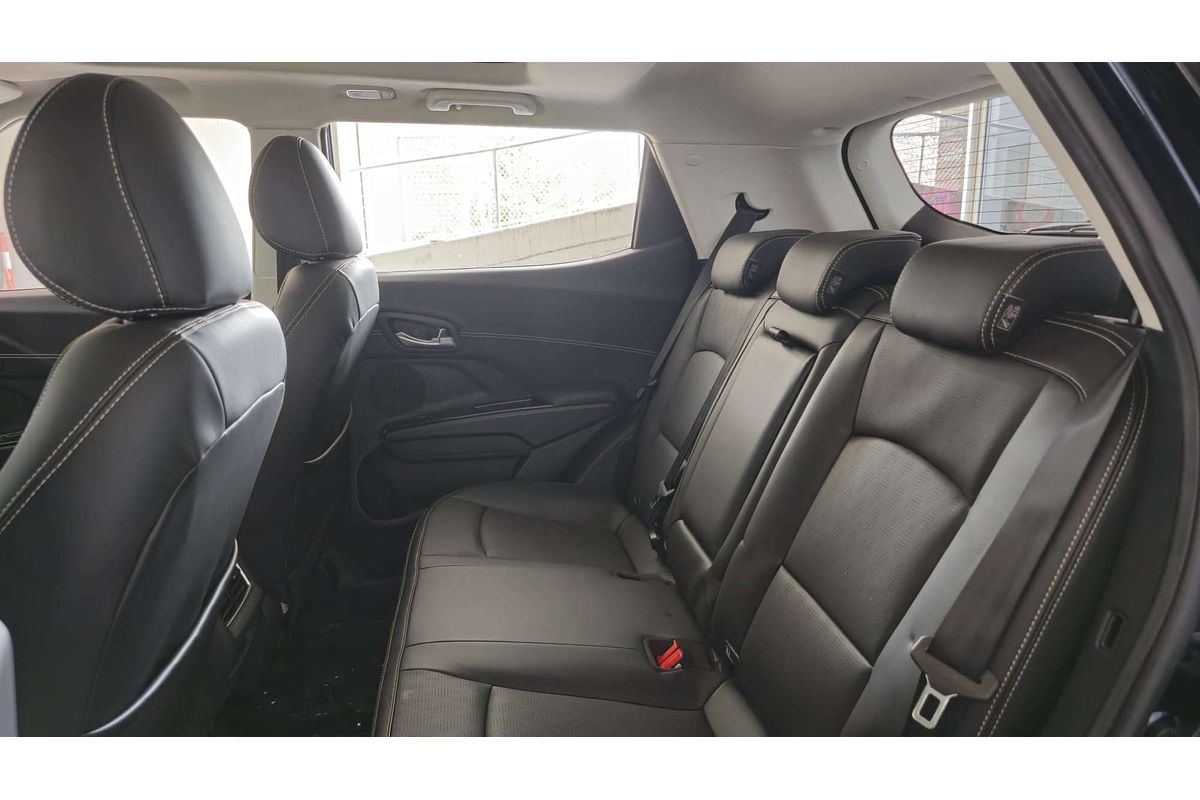 XUV 3X0 AX7L PM AT EXP ZY