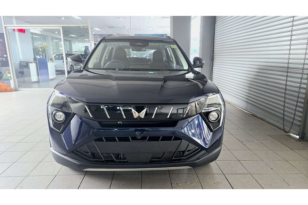 XUV 3X0 AX7L PM AT EXP ZY