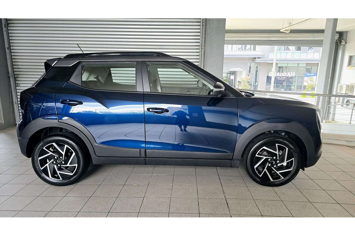 XUV 3X0 AX7L PM AT EXP ZY