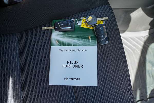 2022 Toyota Hilux Workmate GUN125R thumb-19