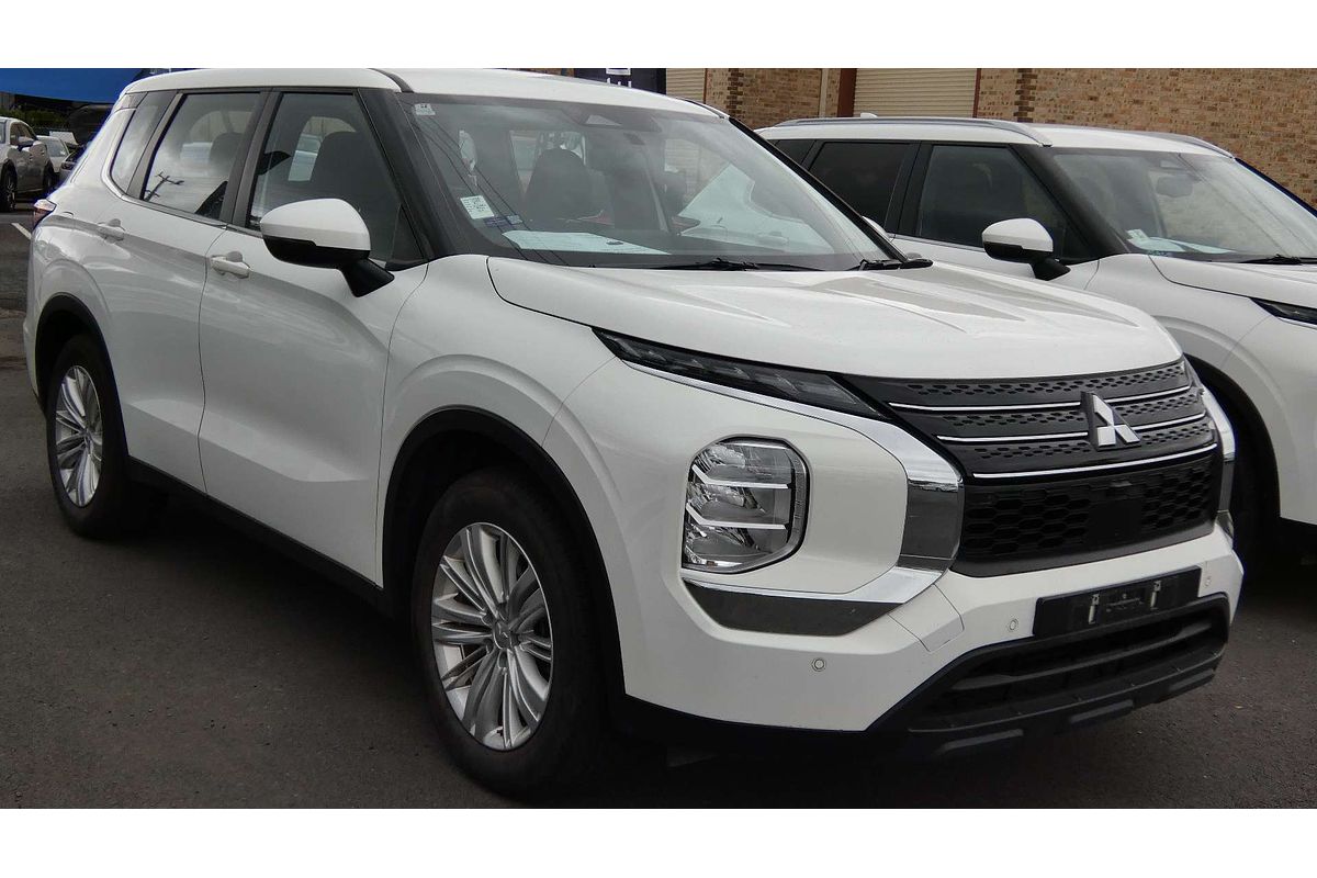 2023 Mitsubishi Outlander ES ZM