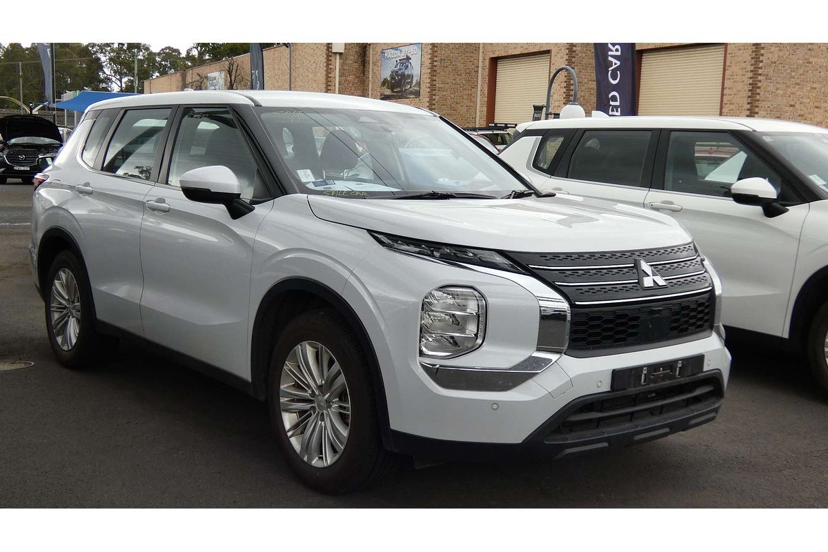 2024 Mitsubishi Outlander ES ZM