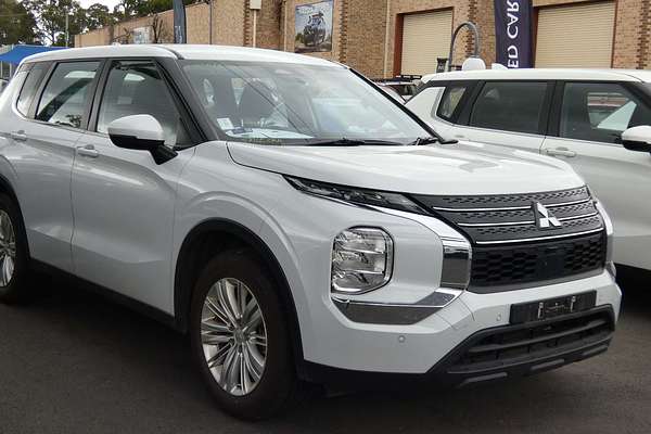 2024 Mitsubishi Outlander ES ZM