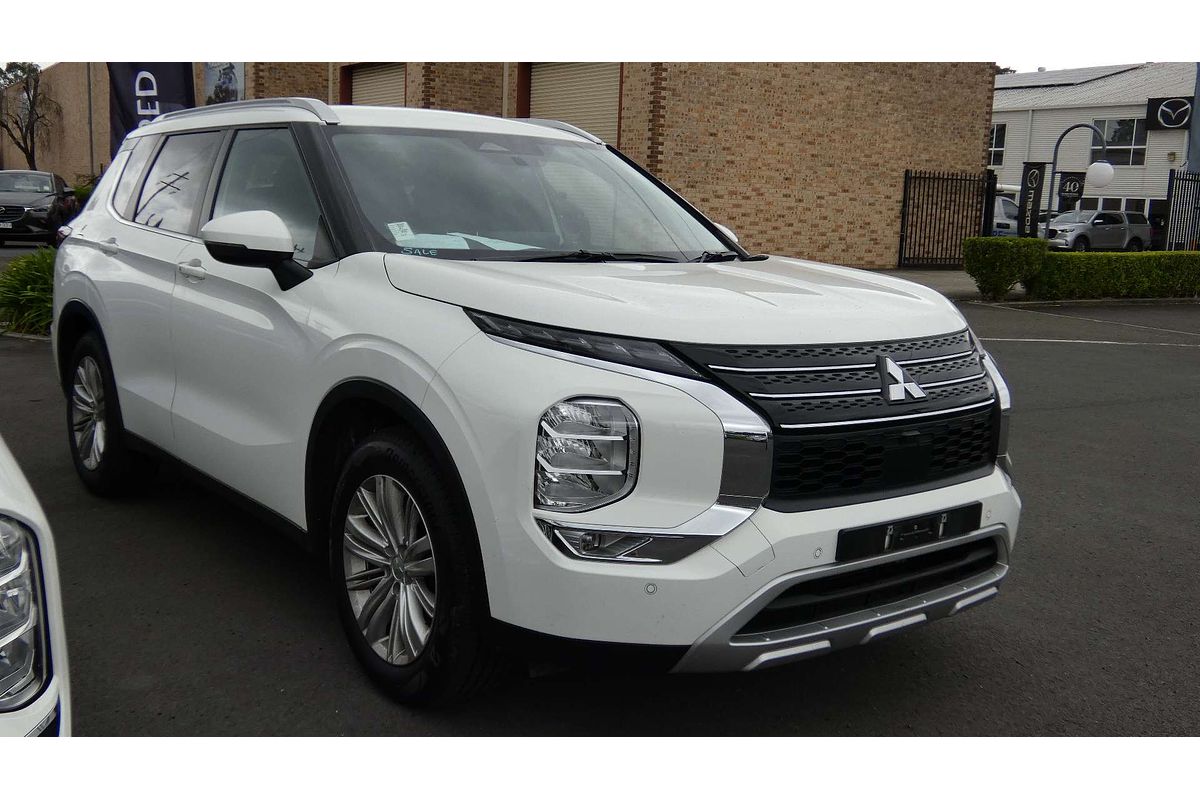 2023 Mitsubishi Outlander LS ZM