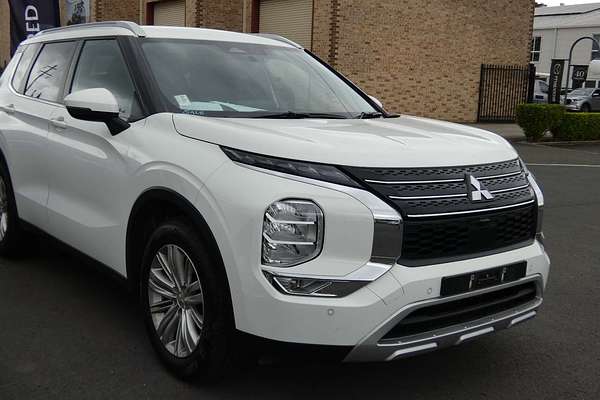 2023 Mitsubishi Outlander LS ZM