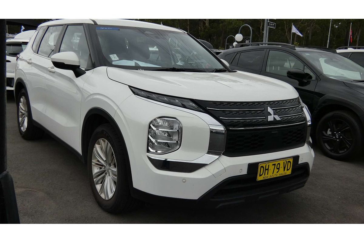 2023 Mitsubishi Outlander ES ZM