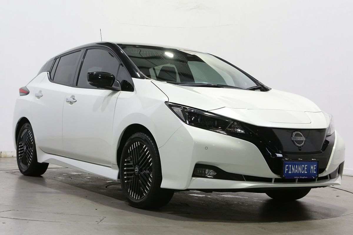 2022 Nissan LEAF ZE1