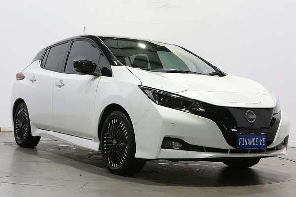 2022 Nissan LEAF ZE1