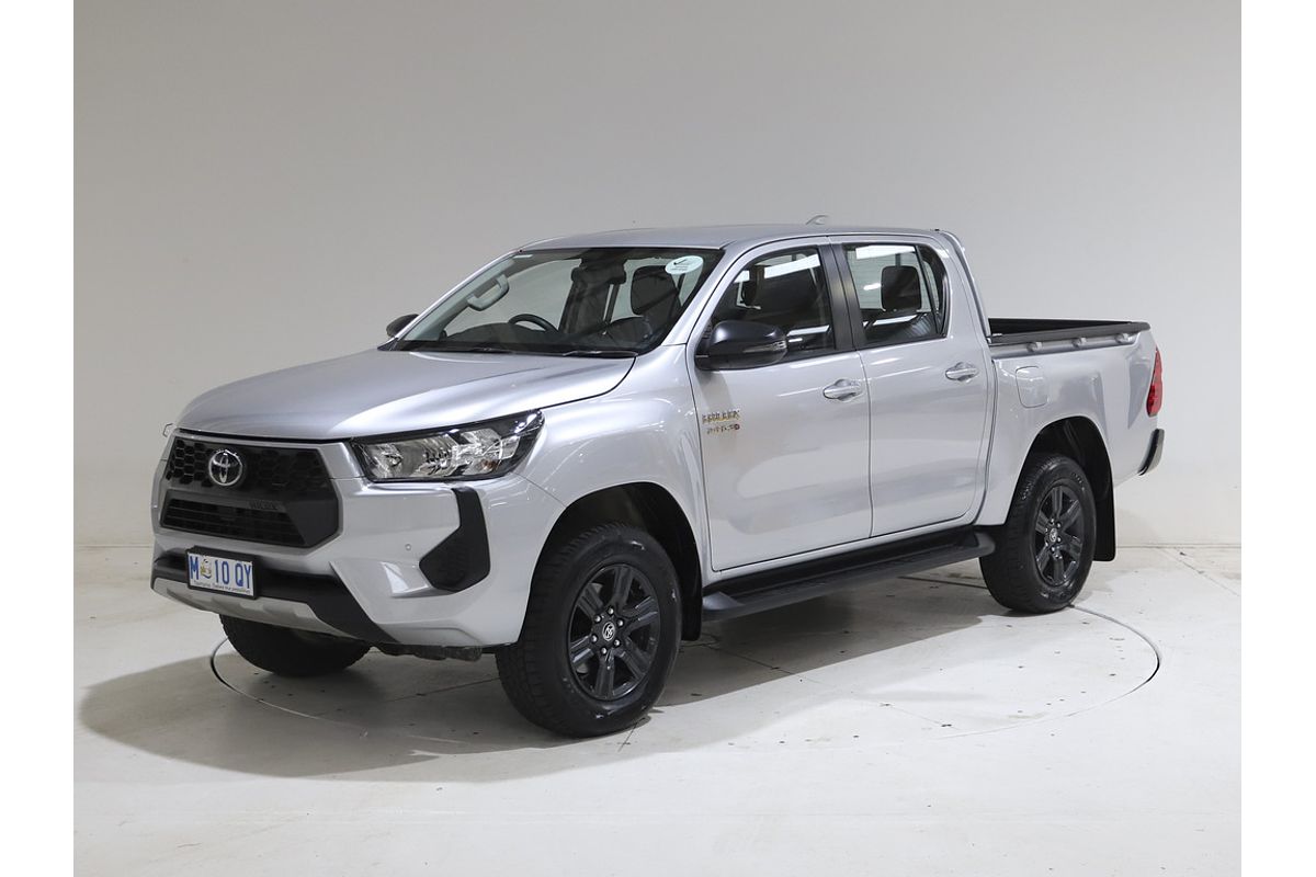 Hilux 4x4 SR 2.8L T Diesel Automatic Double Cab Hilux 4x4 SR 2.8L T Diesel Automatic Double Cab