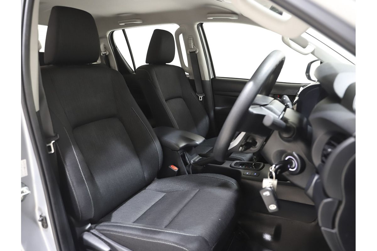 Hilux 4x4 SR 2.8L T Diesel Automatic Double Cab