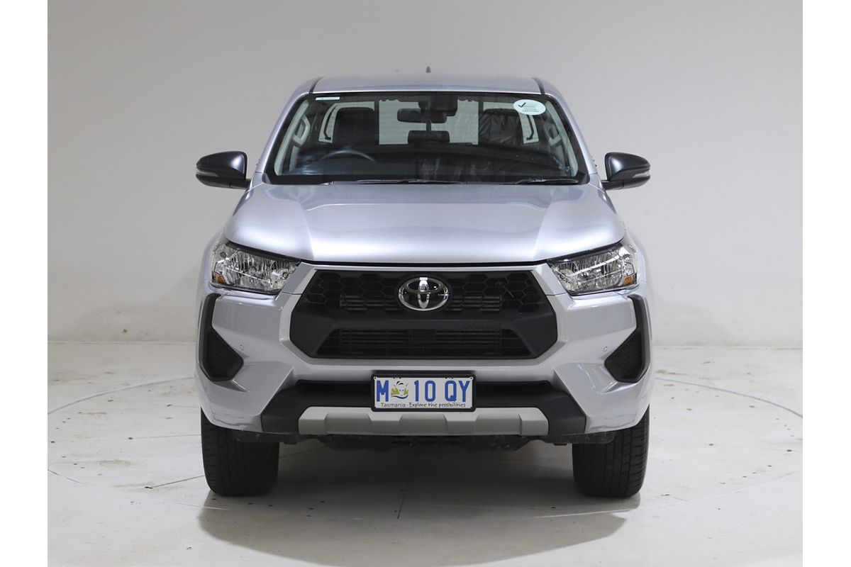 Hilux 4x4 SR 2.8L T Diesel Automatic Double Cab Hilux 4x4 SR 2.8L T Diesel Automatic Double Cab