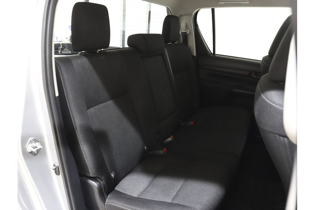 Hilux 4x4 SR 2.8L T Diesel Automatic Double Cab