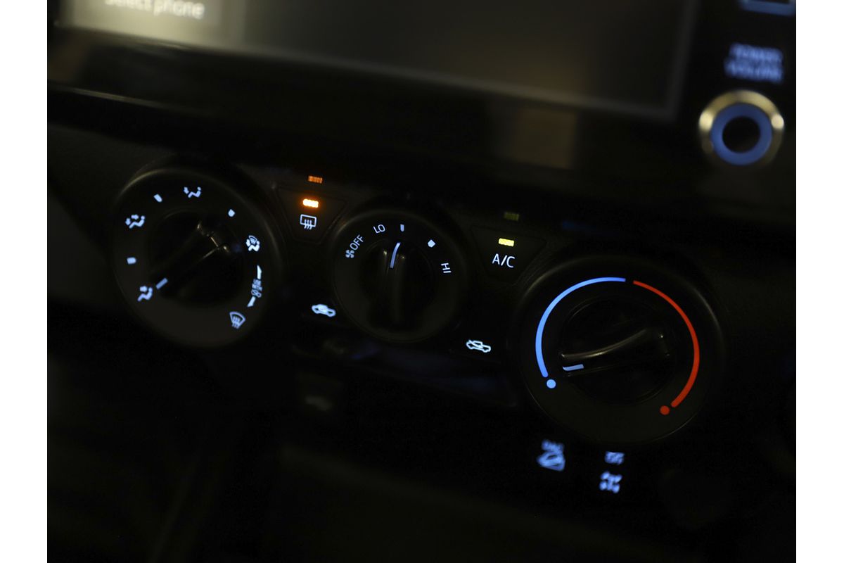 Hilux 4x4 SR 2.8L T Diesel Automatic Double Cab