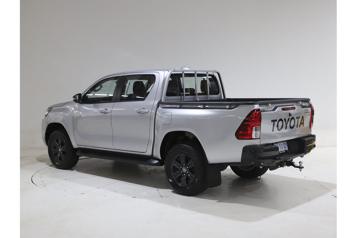 Hilux 4x4 SR 2.8L T Diesel Automatic Double Cab Hilux 4x4 SR 2.8L T Diesel Automatic Double Cab