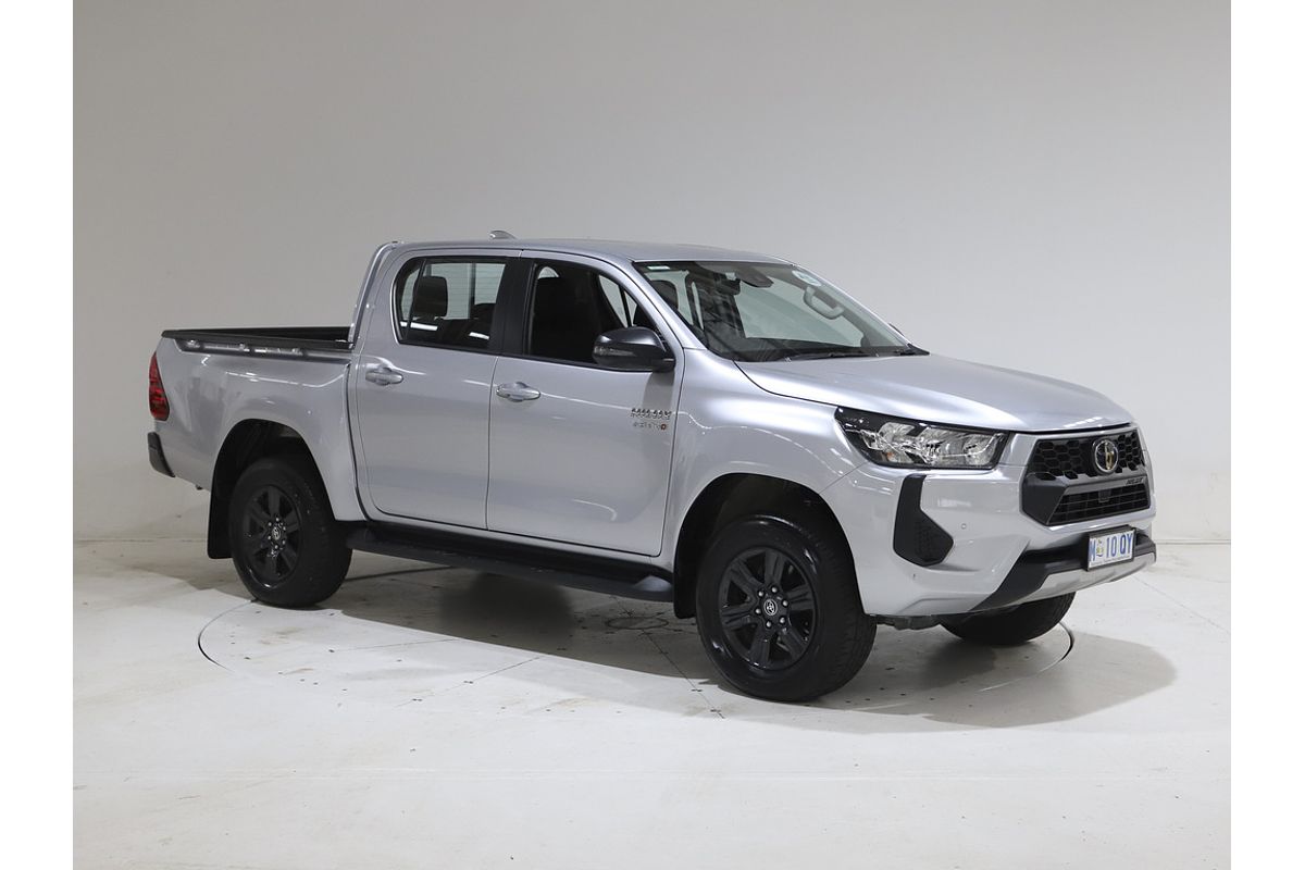 Hilux 4x4 SR 2.8L T Diesel Automatic Double Cab Hilux 4x4 SR 2.8L T Diesel Automatic Double Cab