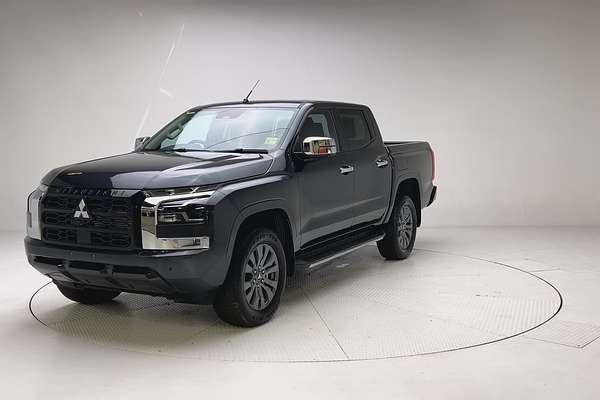 2025 Mitsubishi Triton GLS MV 4X4 thumb-5