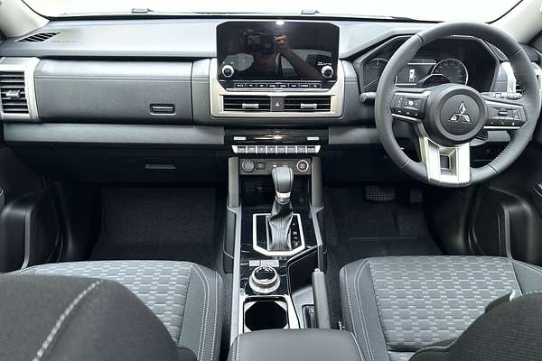 2025 Mitsubishi Triton GLS MV 4X4 thumb-19