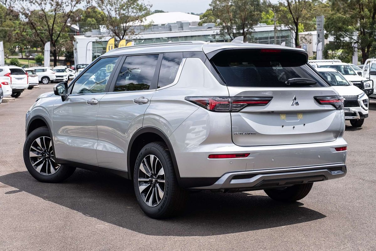 2025 Mitsubishi Outlander LS ZM