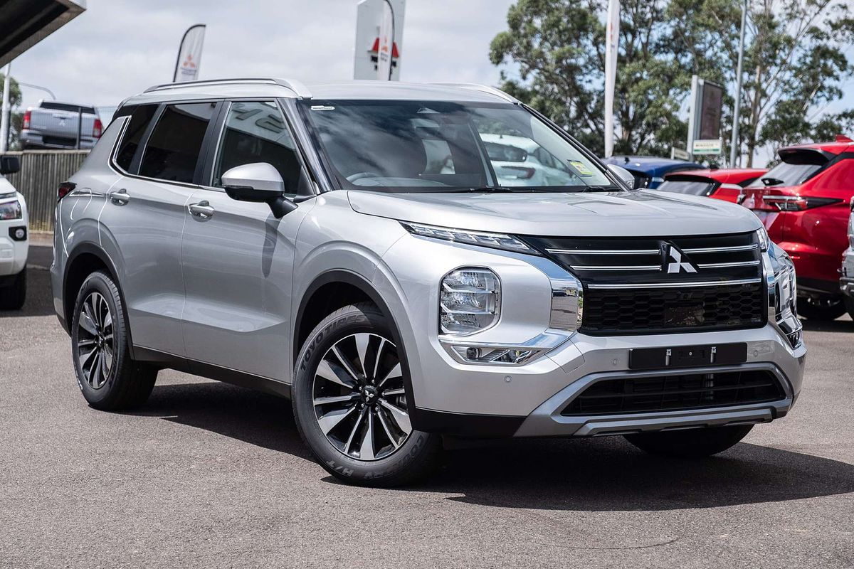 2025 Mitsubishi Outlander LS ZM