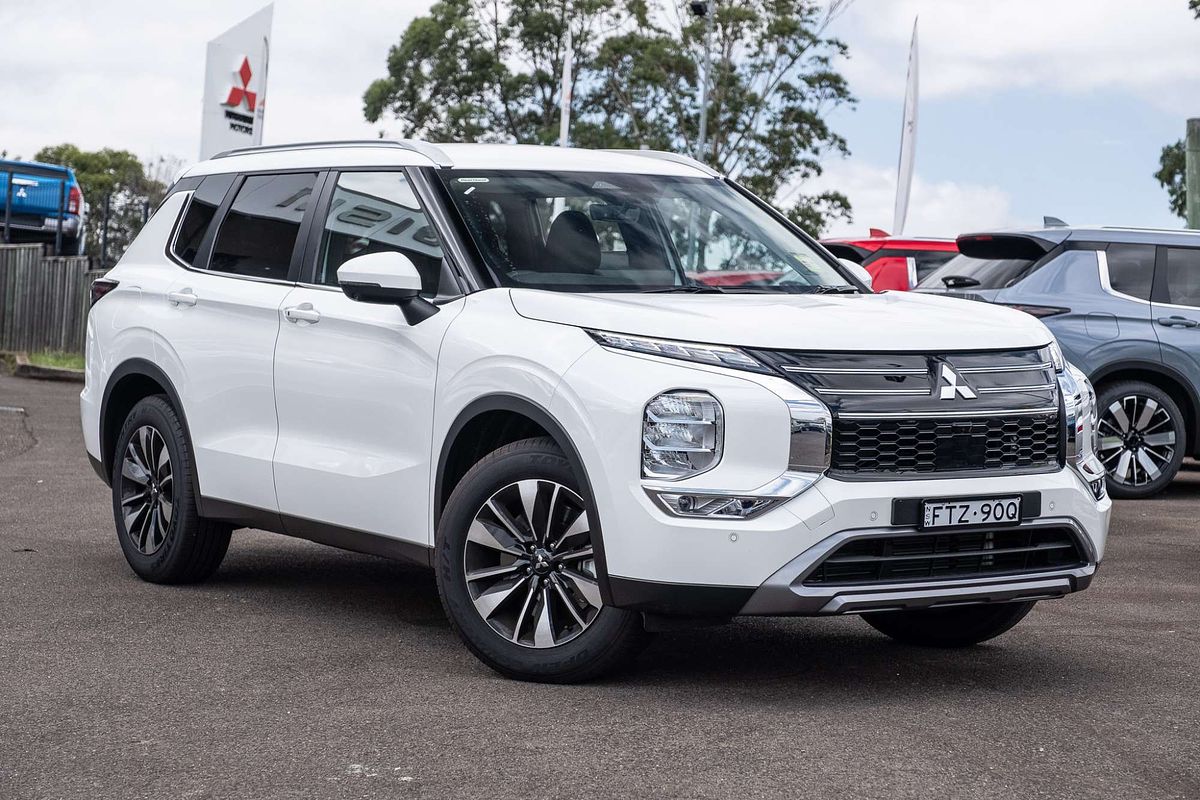 2025 Mitsubishi Outlander LS ZM